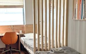 A3 - Queen Double Room - Warsaw City Haven - Shared Bathrooms - Self Check-In